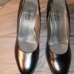 Vaneli Sliver Heels 8.5